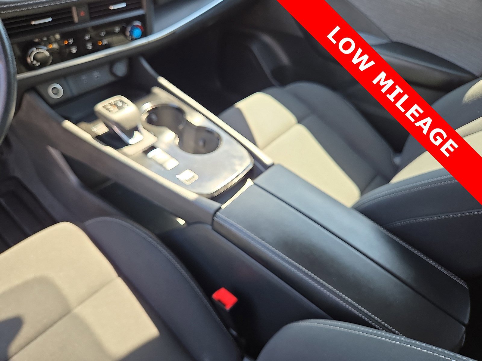 Used 2023 Nissan Rogue S image 25