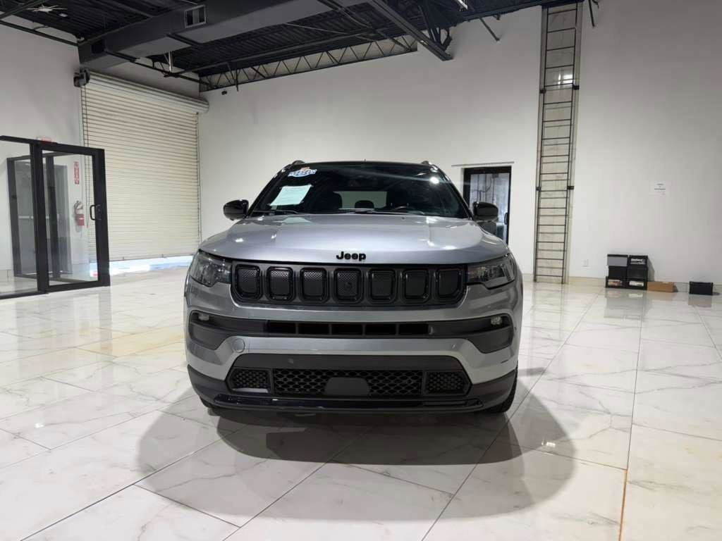 Used 2022 Jeep Compass Latitude w/ Sun and Sound Group FWD image 2