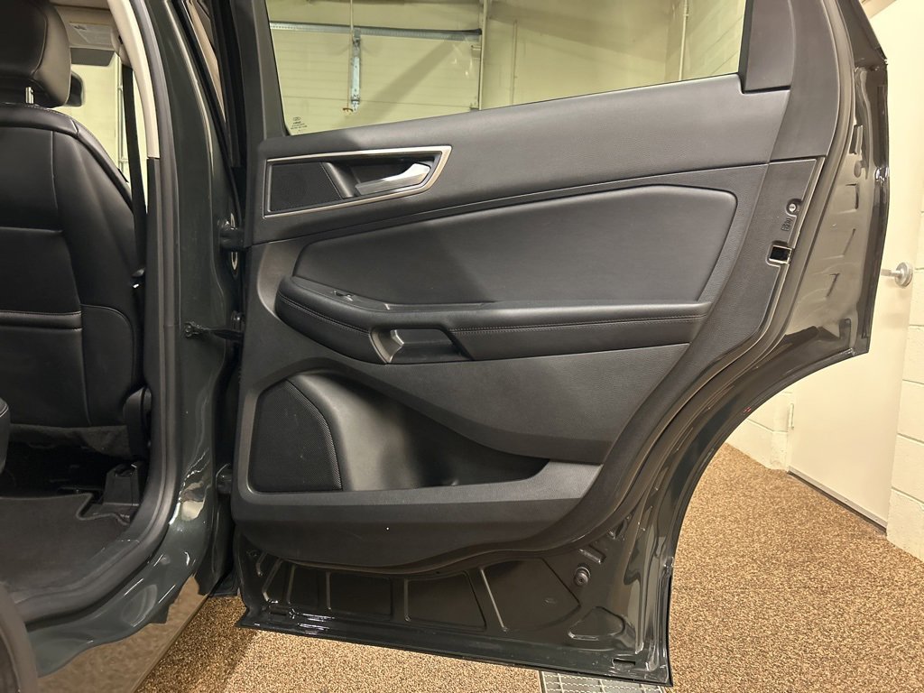 Used 2023 Ford Edge SEL image 9