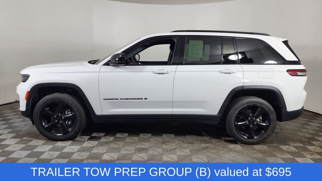 Used 2023 Jeep Grand Cherokee Altitude image 5
