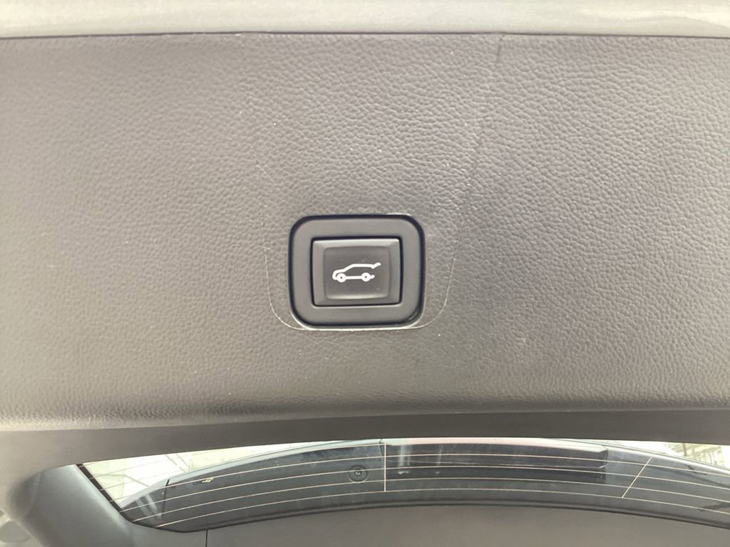 Used 2023 Chevrolet Traverse LT image 31