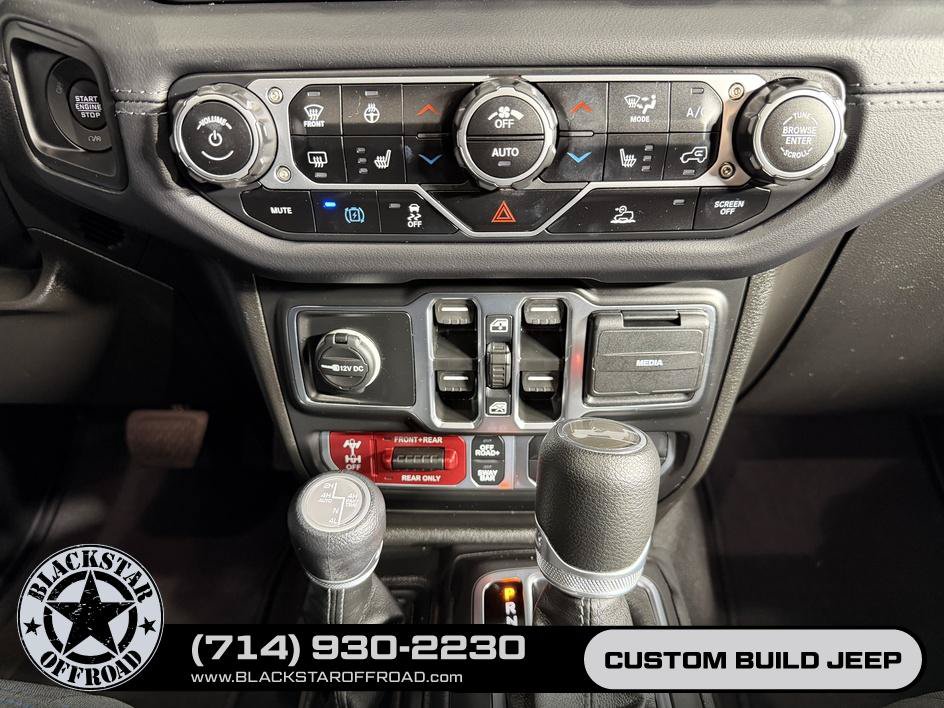 Used 2025 Jeep Wrangler Unlimited Rubicon 4xe w/ Convenience Group AWD/4WD image 29