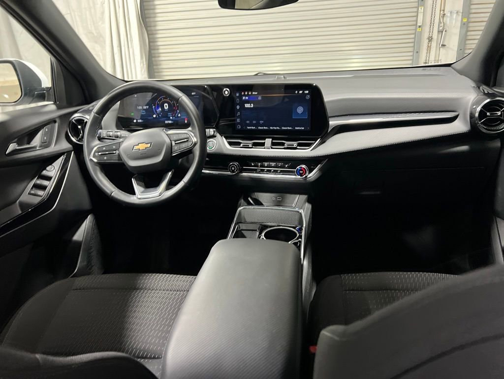 Used 2025 Chevrolet Equinox LT FWD image 14