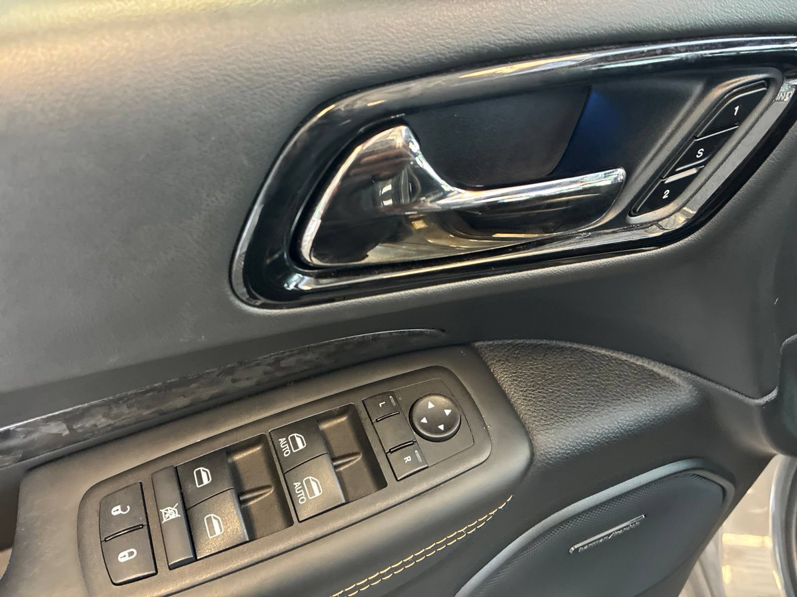 Used 2025 Dodge Durango R/T AWD/4WD image 17