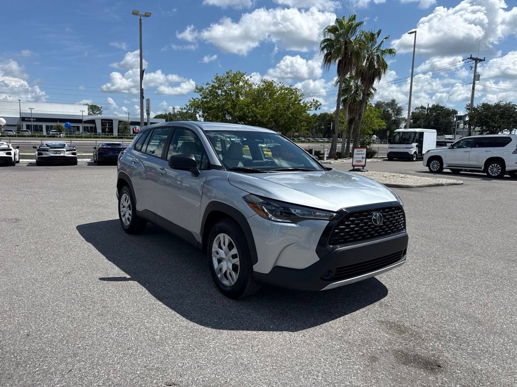 Used 2025 Toyota Corolla Cross L FWD image 3