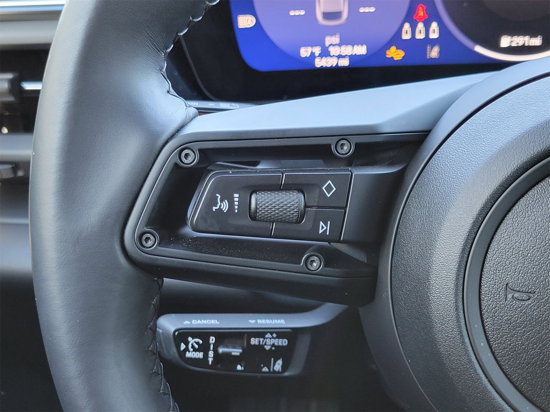 Certified 2024 Porsche Macan 4 Electric image 13