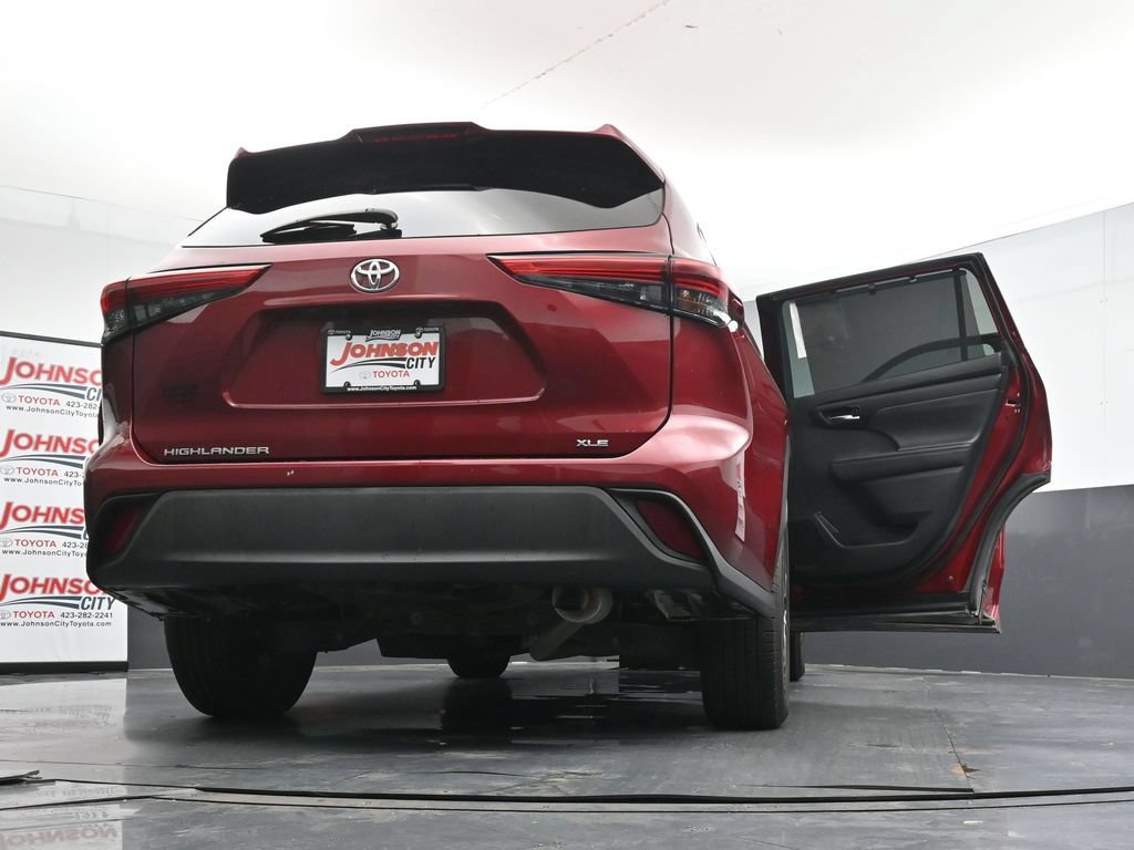 Used 2020 Toyota Highlander XLE FWD image 43