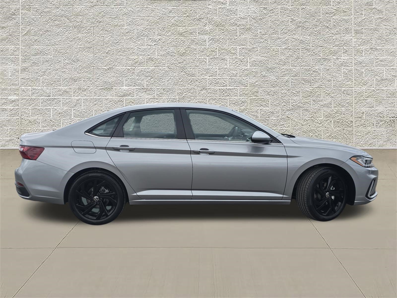 New 2026 Volkswagen Jetta SE FWD image 8