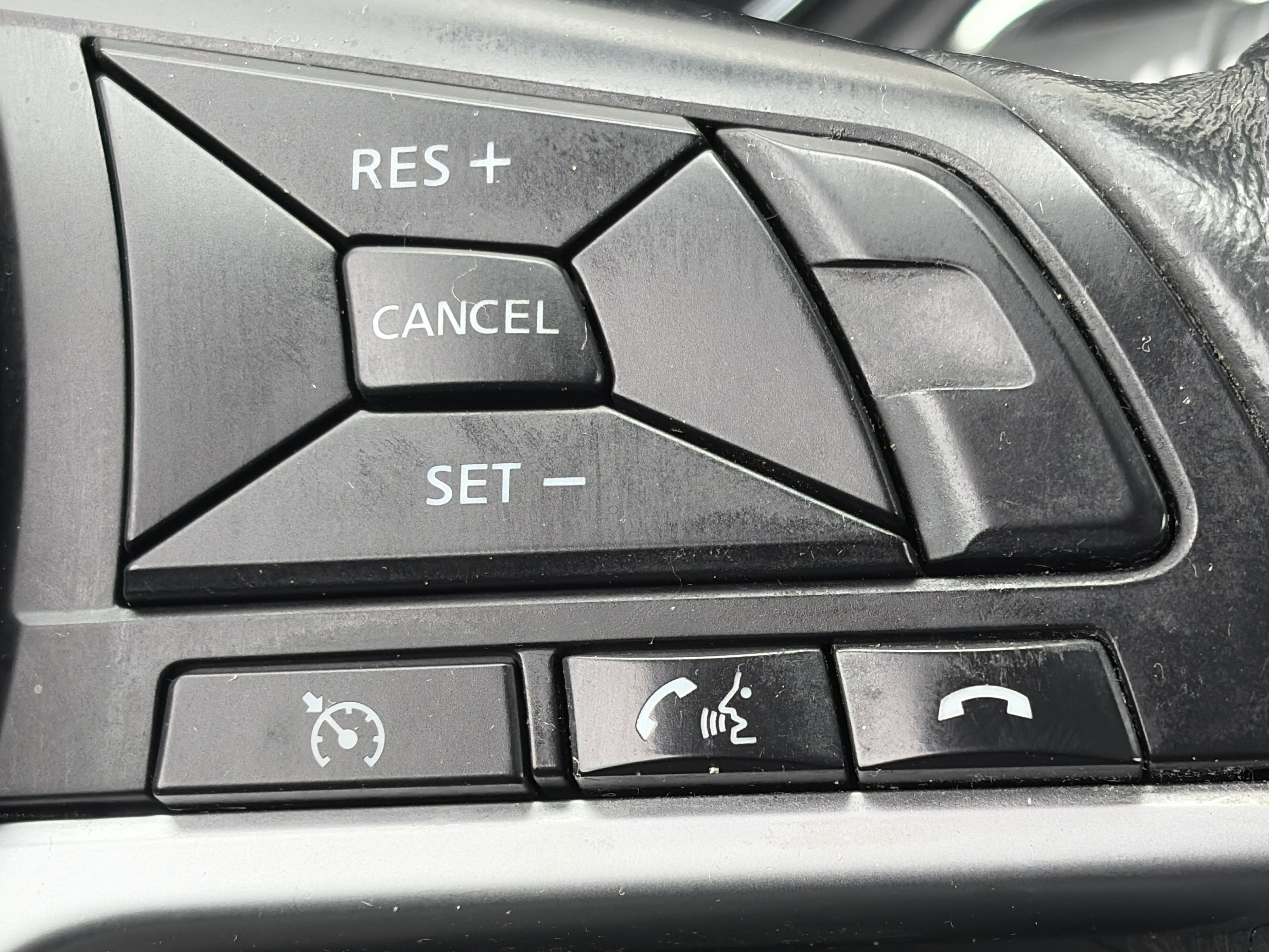 Used 2017 Nissan Rogue SV w/ SV Premium Package AWD/4WD image 18