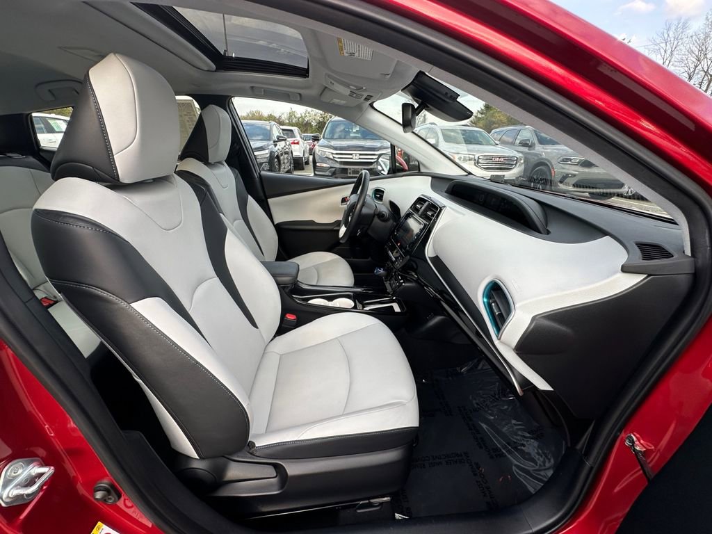 Used 2016 Toyota Prius Four w/ Advanced Technology Package image 27