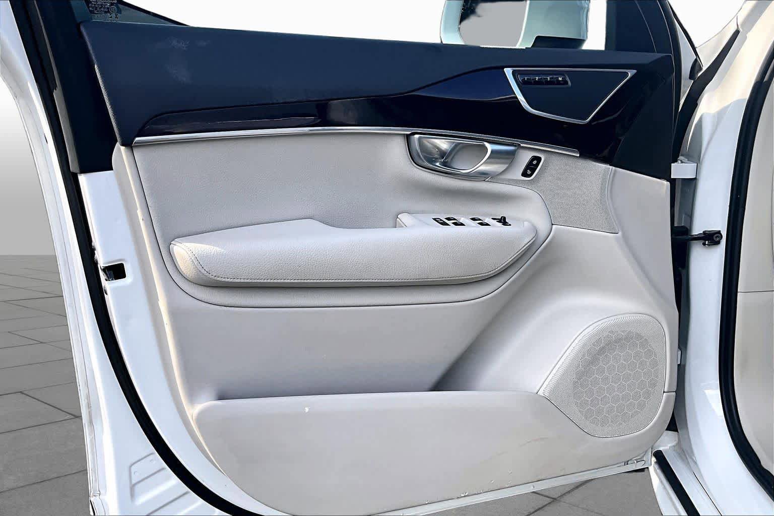 Used 2019 Volvo XC90 T5 Momentum w/ Protection Package FWD image 22