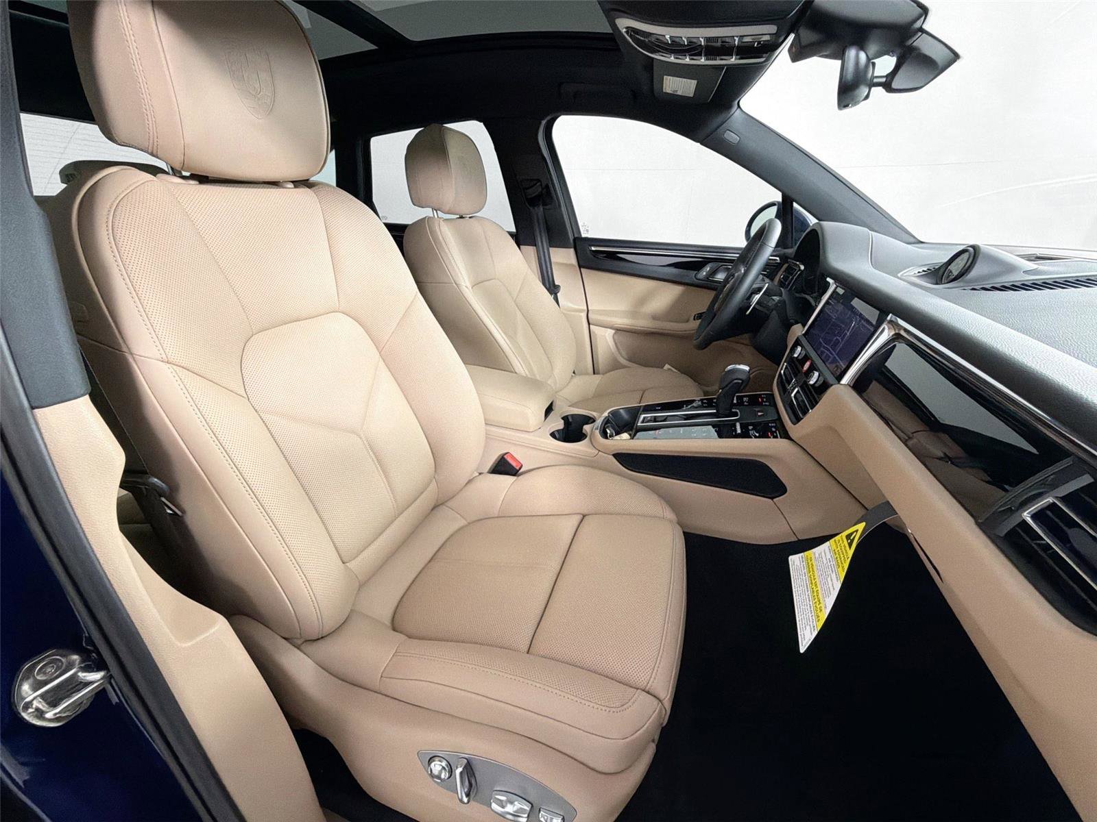 Certified 2026 Porsche Macan Turbo AWD/4WD image 28