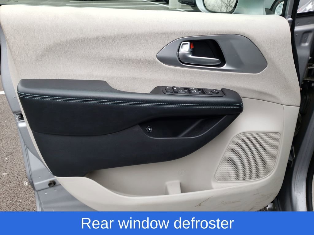 Used 2019 Chrysler Pacifica Touring-L w/ Premium Audio Group image 19