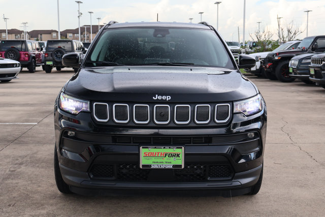Used 2022 Jeep Compass Latitude w/ Convenience Group FWD image 2