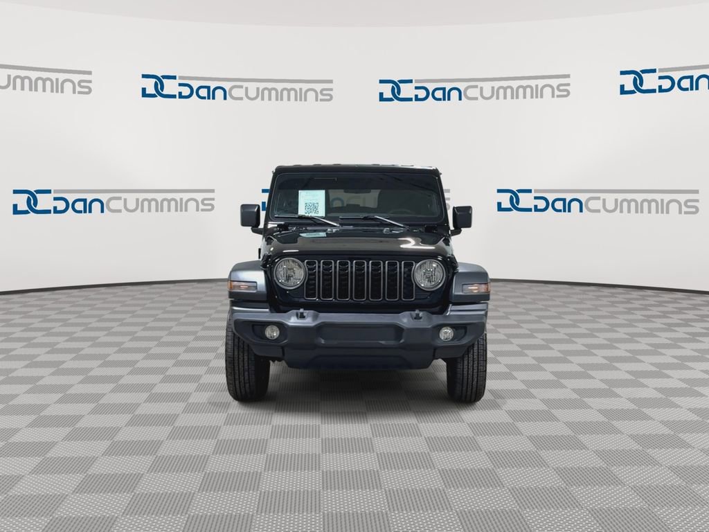 Used 2025 Jeep Wrangler Sport image 3