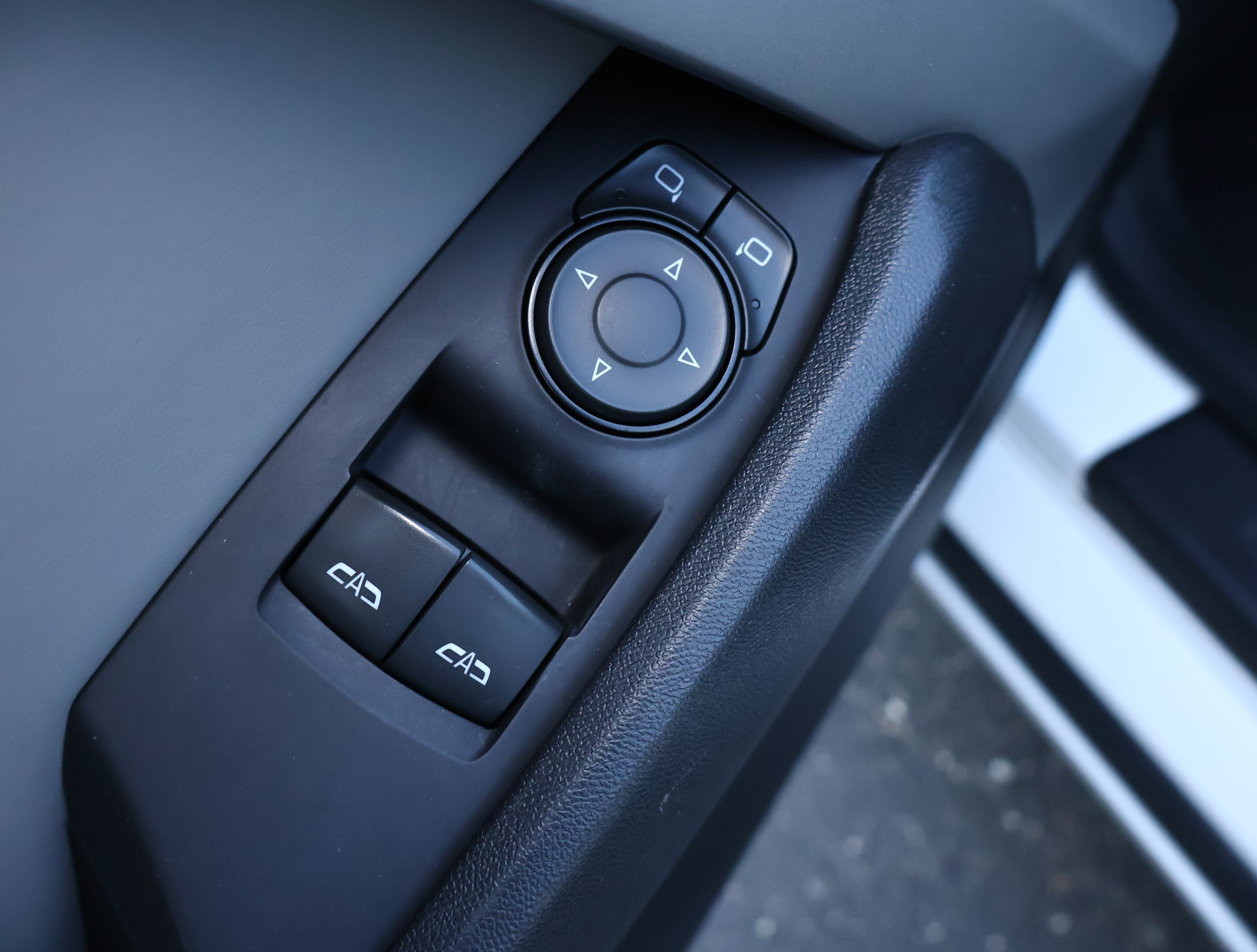 Used 2017 Chevrolet Camaro LT RWD image 6