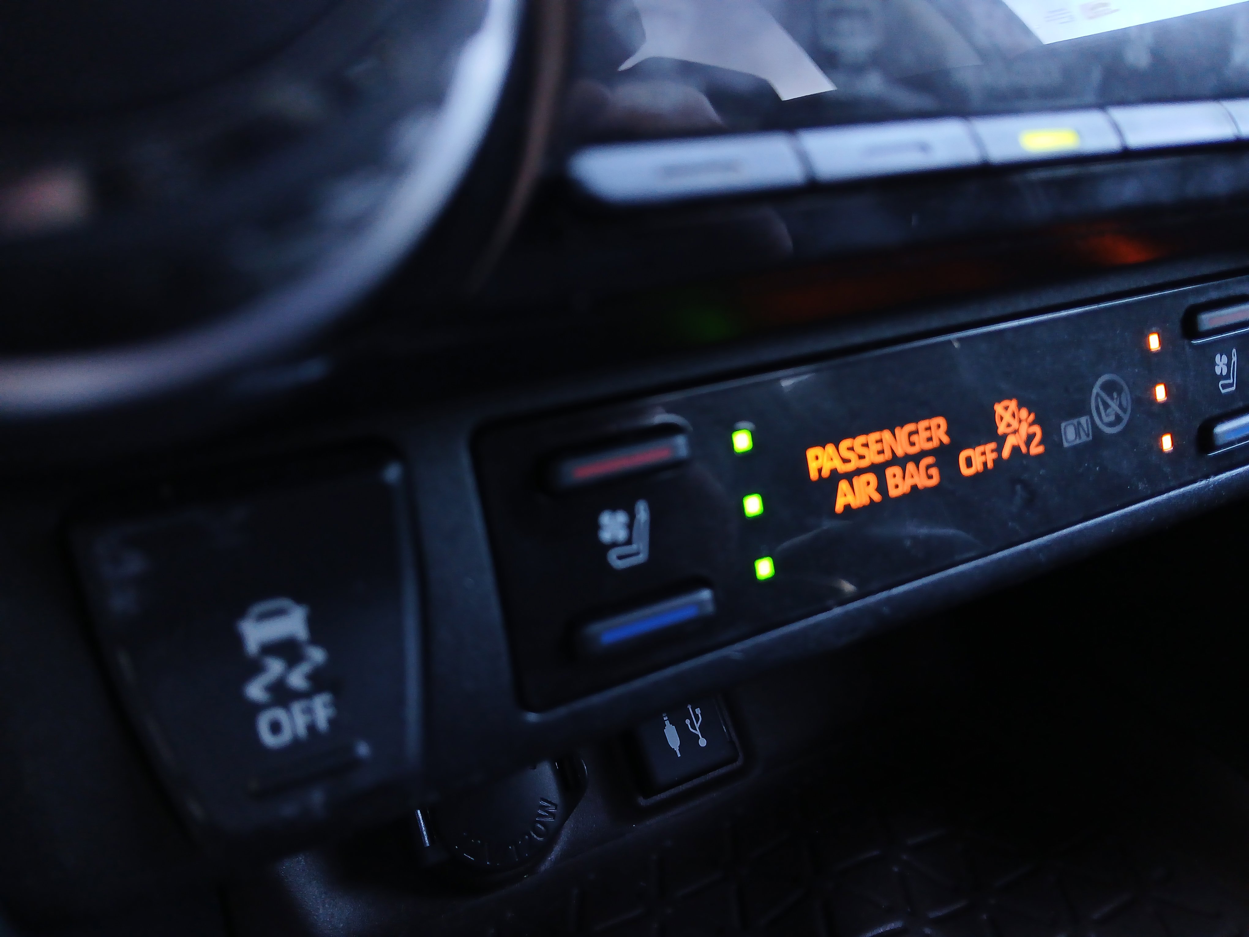 Used 2019 Toyota RAV4 Limited w/ Cold Weather Package image 13