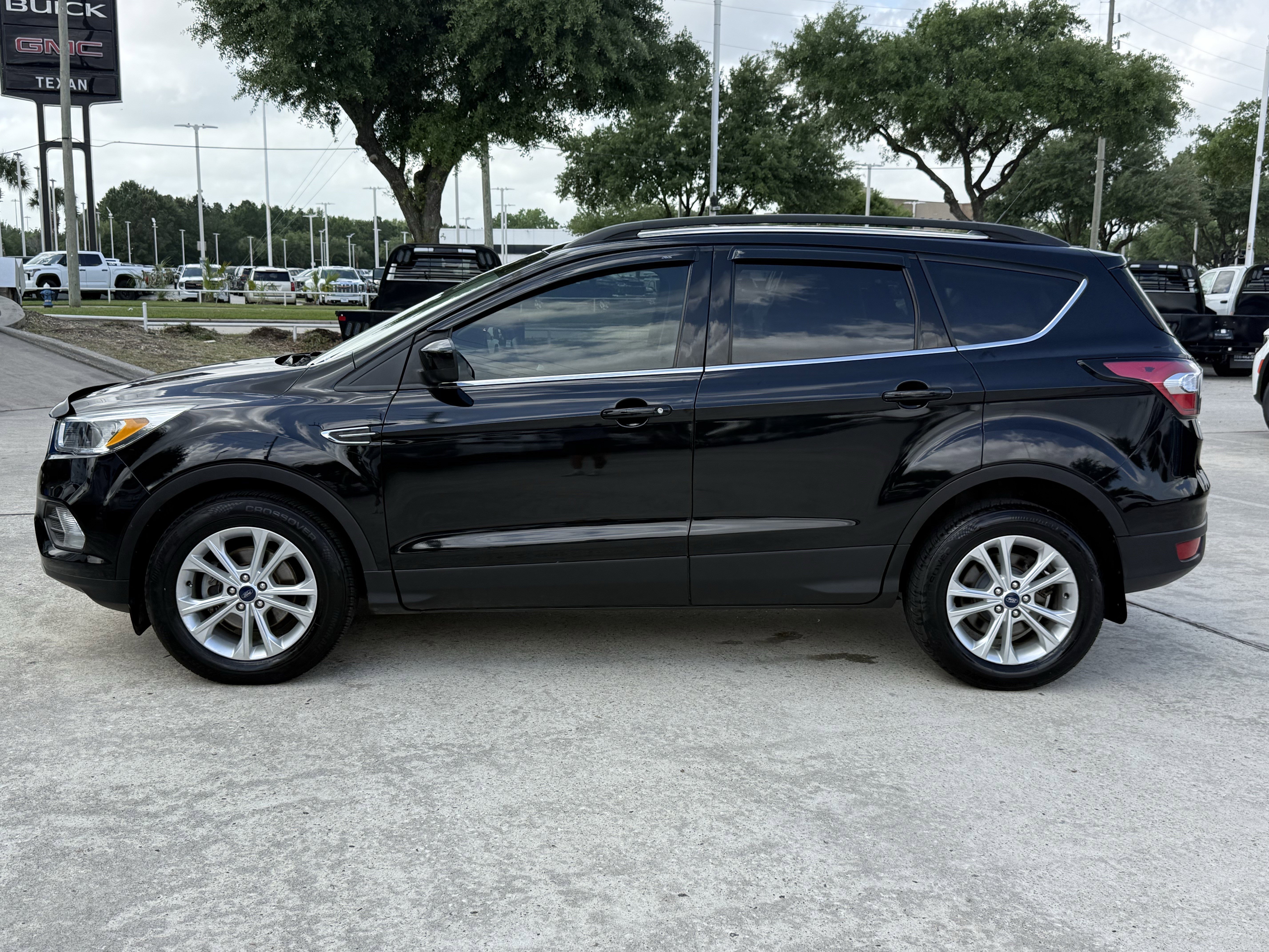 Used 2018 Ford Escape SE w/ SE Sync 3 Package FWD image 8