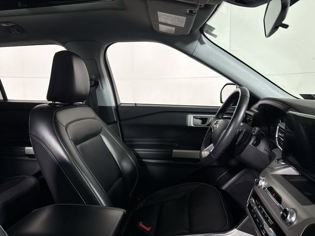 Used 2021 Ford Explorer XLT w/ Equipment Group 202A image 12