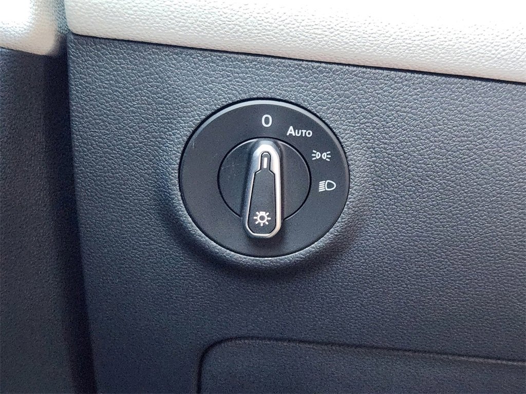 New 2026 Volkswagen Taos SEL image 17