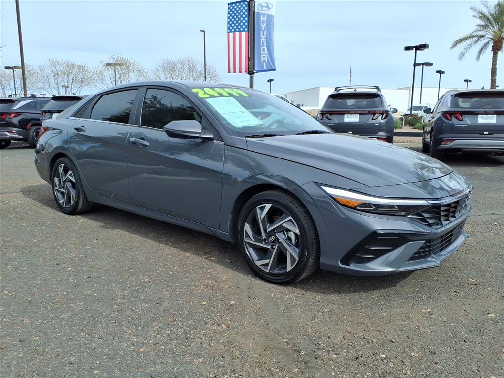 Certified 2025 Hyundai Elantra Limited image 3