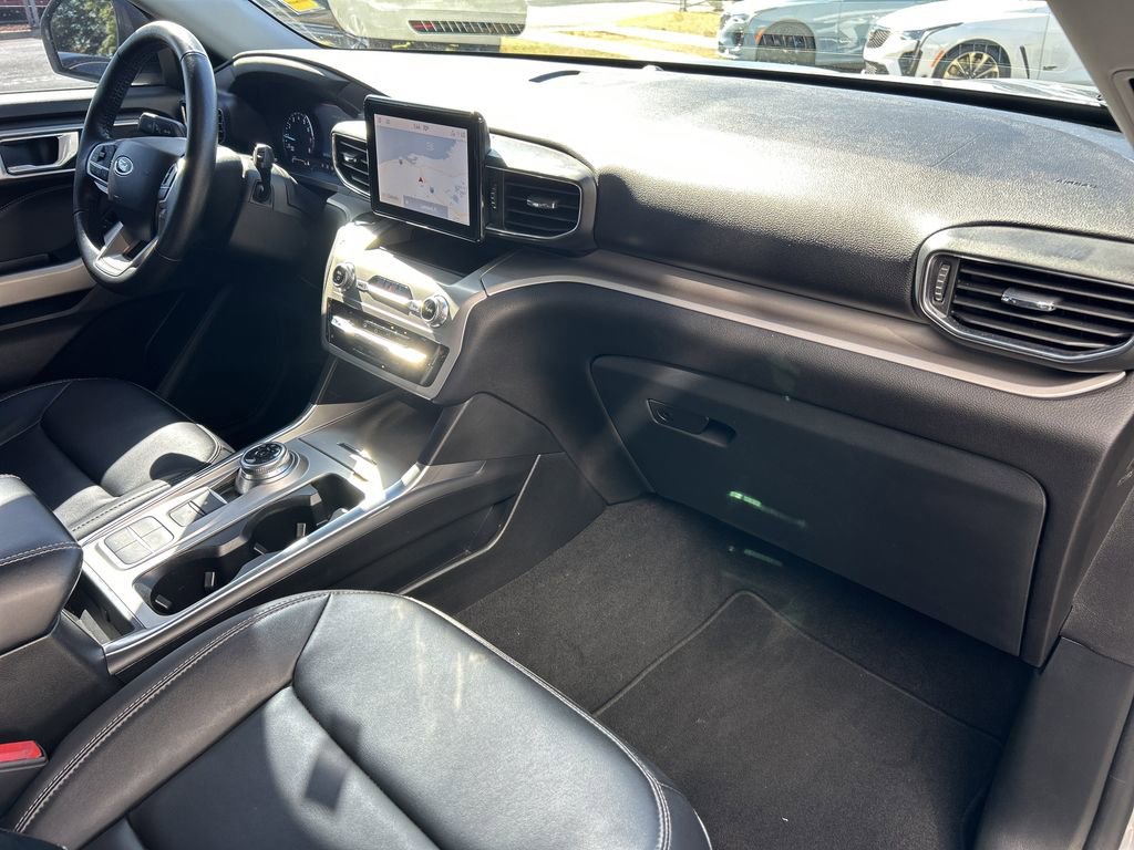 Used 2022 Ford Explorer XLT w/ Equipment Group 202A image 11