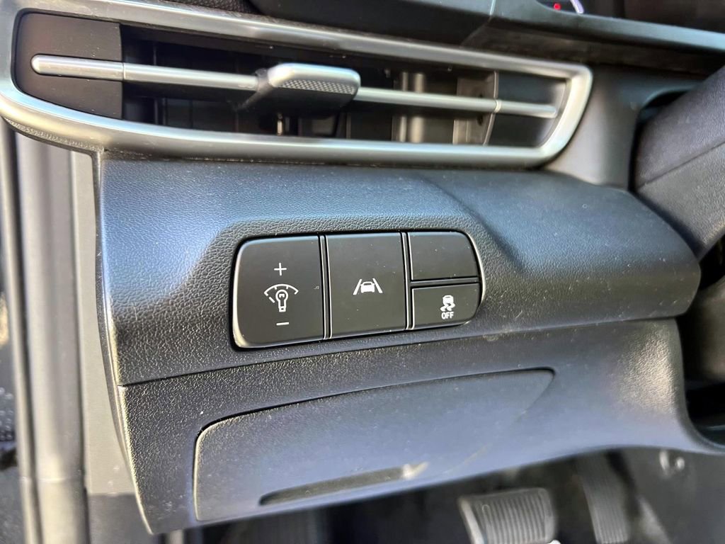 Certified 2022 Hyundai Elantra SEL image 18