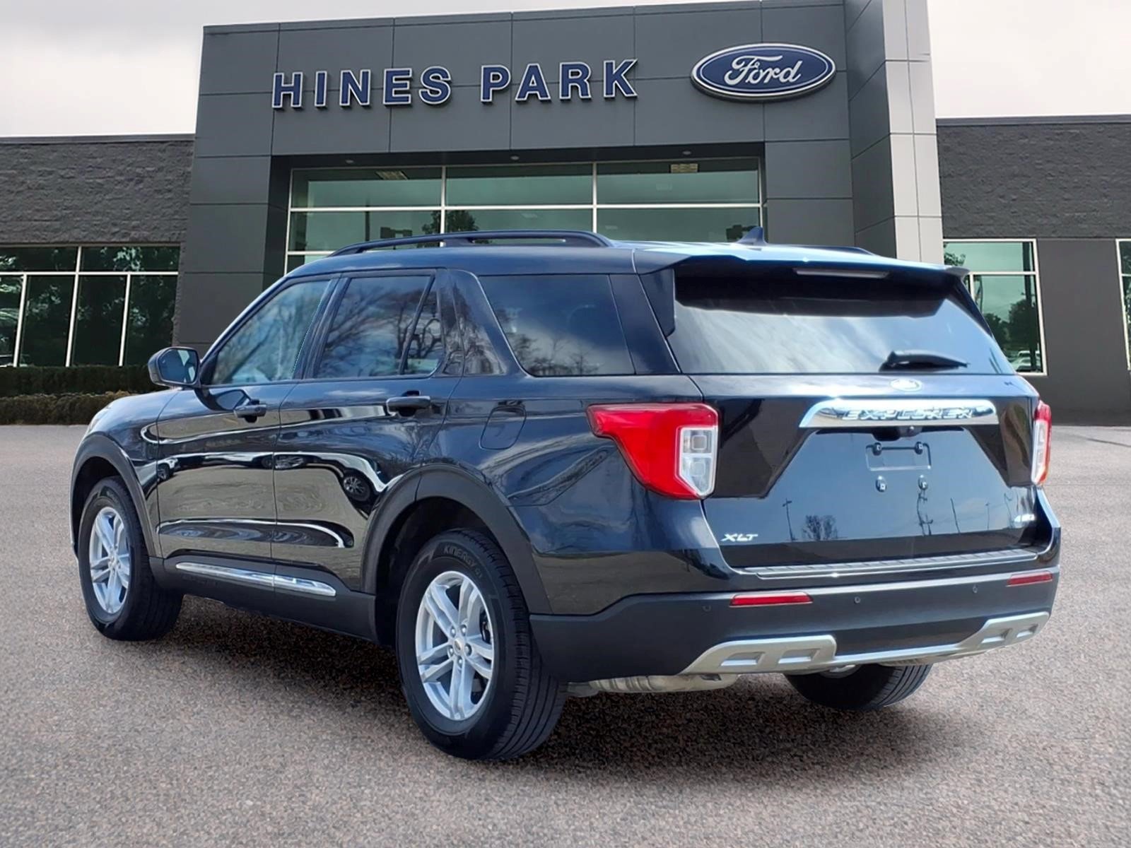 Certified 2023 Ford Explorer XLT w/ Equipment Group 202A AWD/4WD image 5