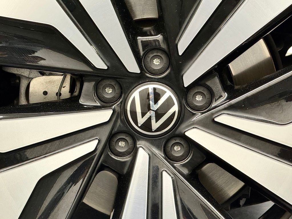 Used 2025 Volkswagen Atlas Cross Sport SE image 15