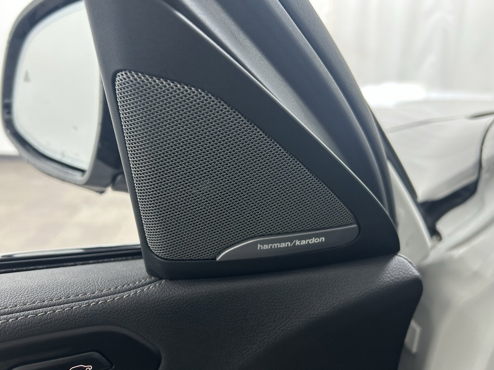 Used 2023 BMW X6 M50i w/ Executive Package image 24