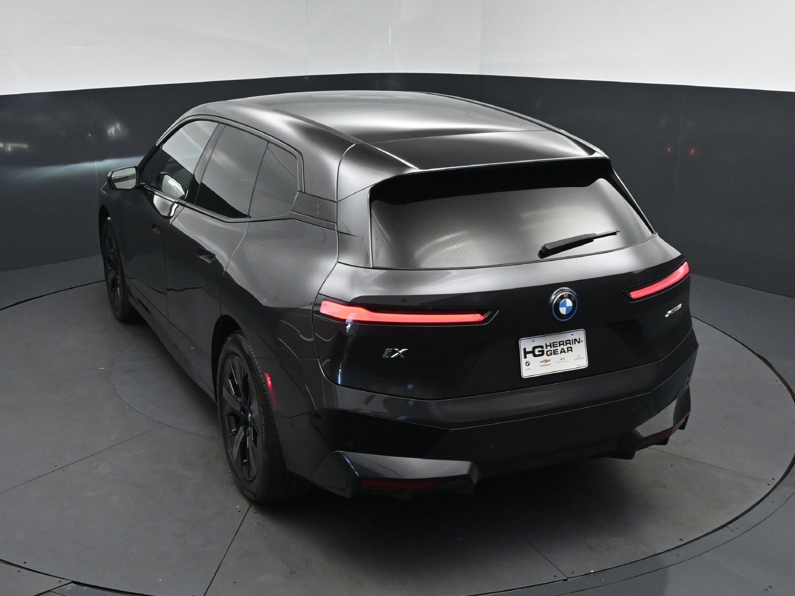 Certified 2024 BMW iX xDrive50 w/ Premium Package AWD/4WD image 33