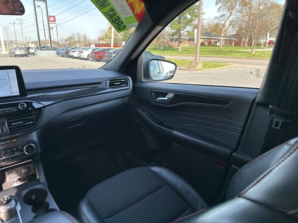 Used 2025 Ford Escape ST-Line image 13