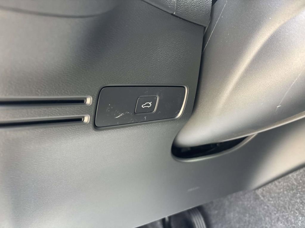 New 2026 Volvo XC40 B5 Ultra w/ Protection Package Premier image 14