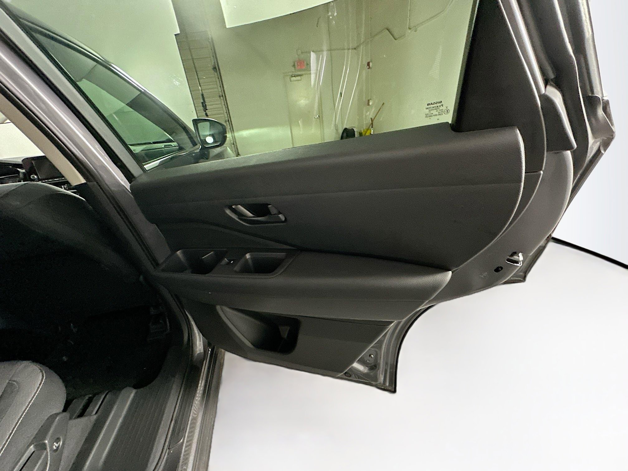 Used 2025 Nissan Pathfinder SV image 31