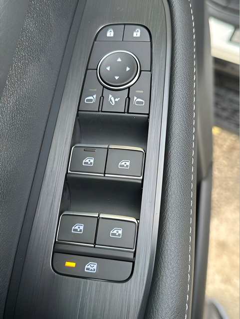 New 2026 Nissan Armada PRO-4X w/ Captain's Chari Seat Package AWD/4WD image 15