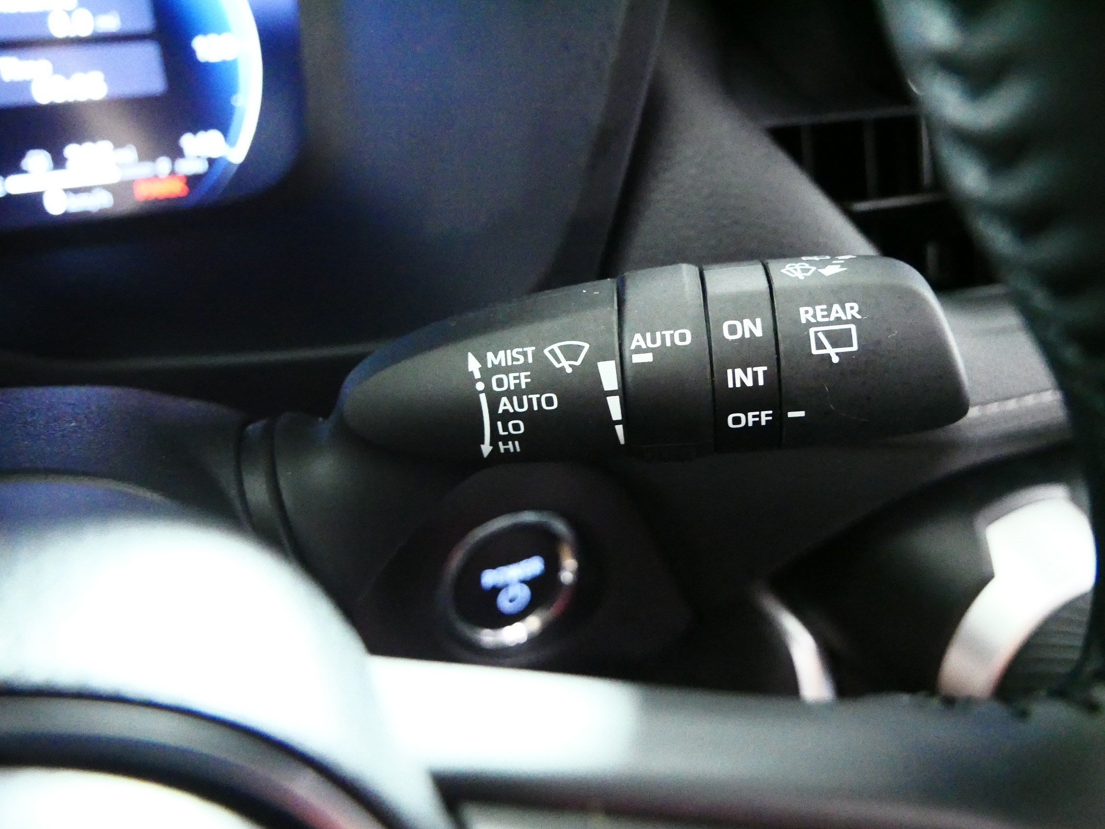 Used 2025 Toyota RAV4 Limited w/ Advanced Technology Package AWD/4WD image 32