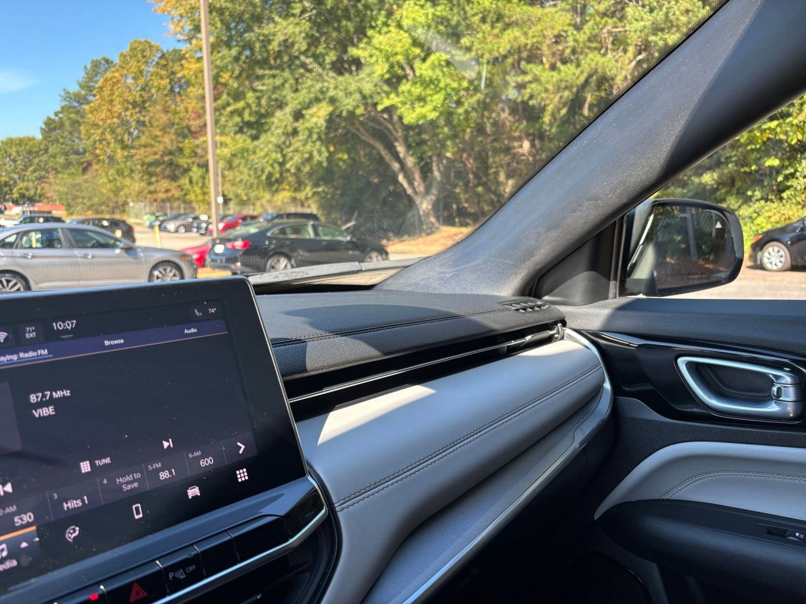 Used 2025 Jeep Compass Limited image 35