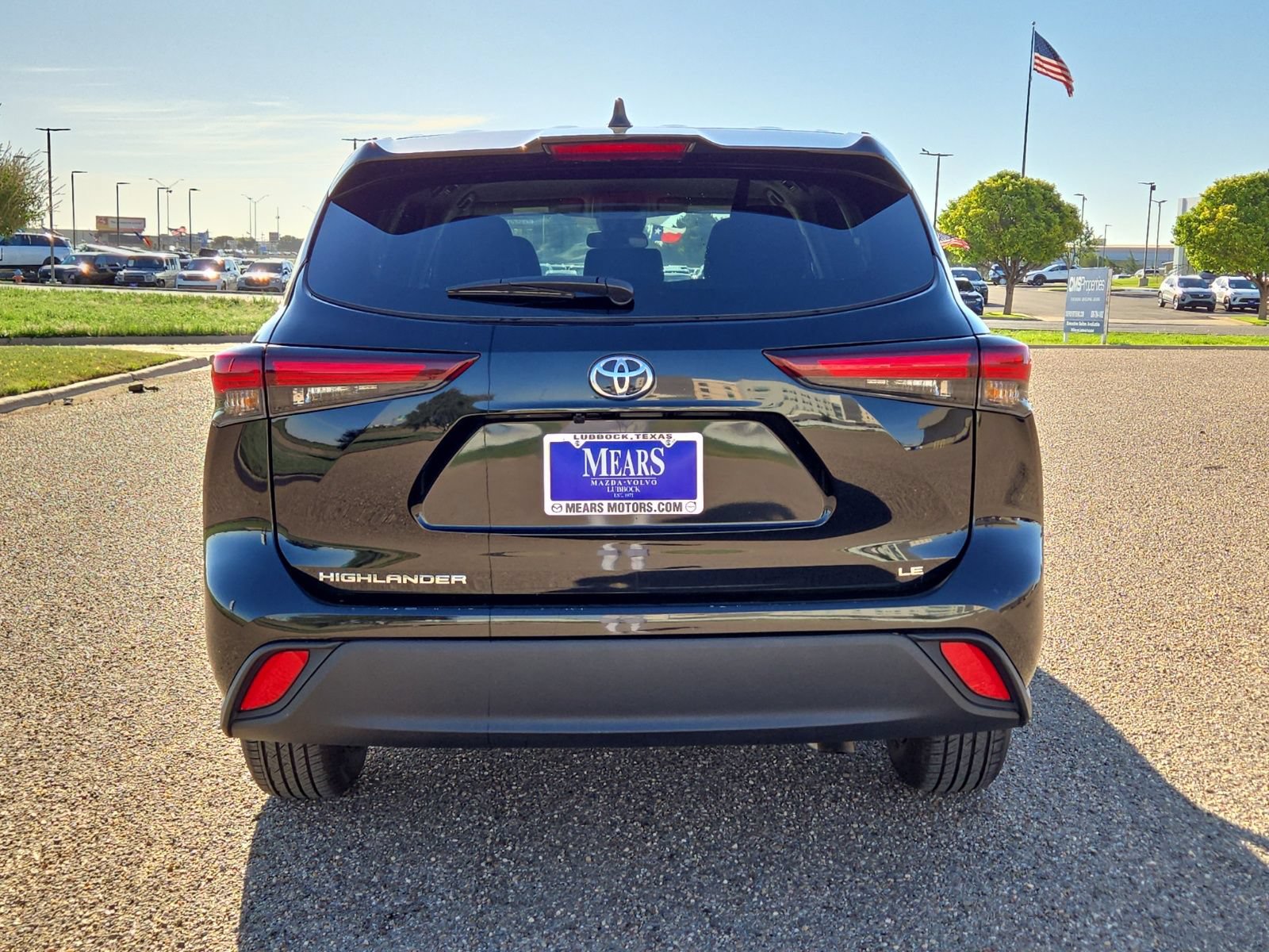 Used 2025 Toyota Highlander LE FWD image 4