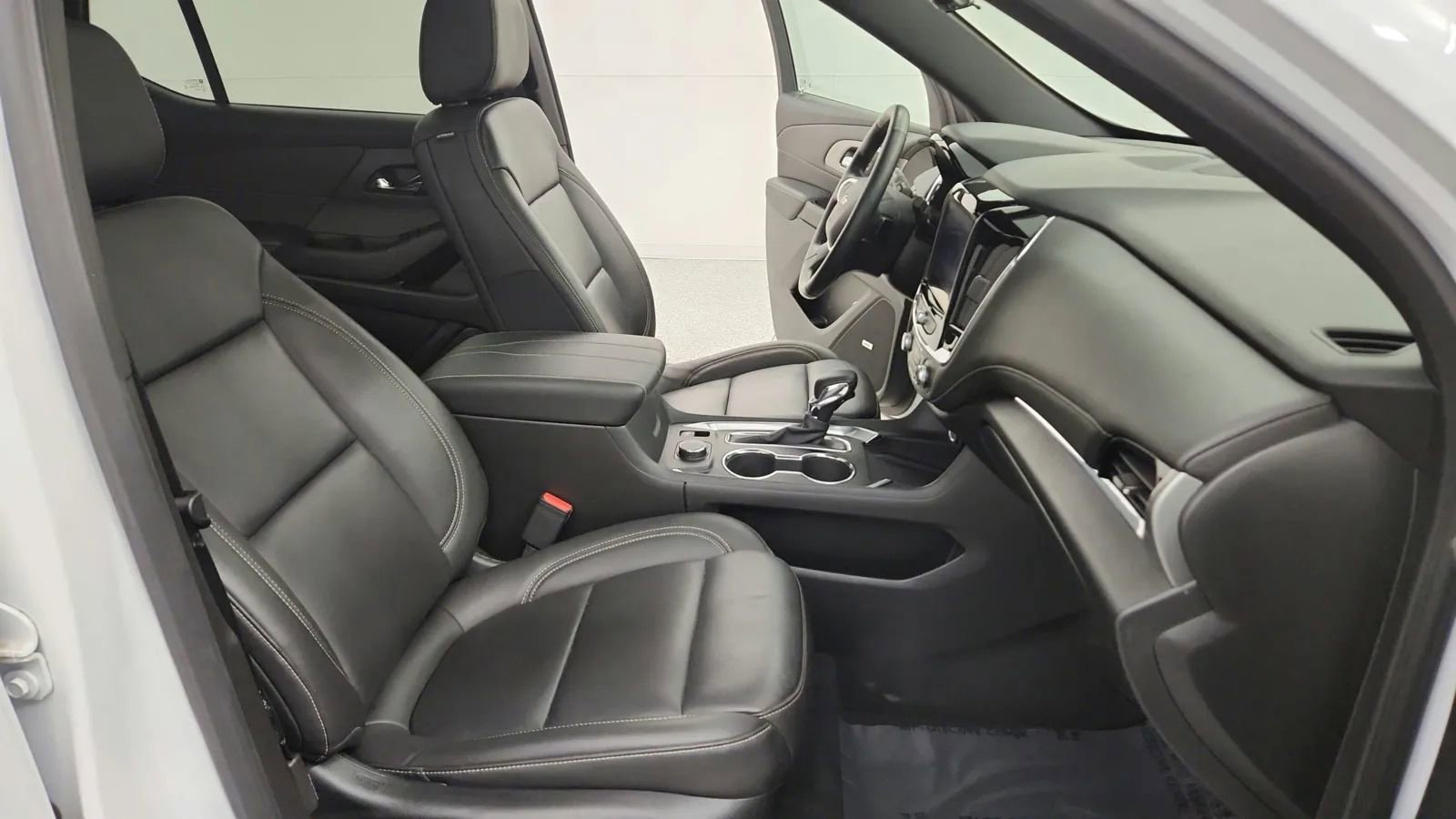 Used 2023 Chevrolet Traverse LT w/ LT Premium Package image 37