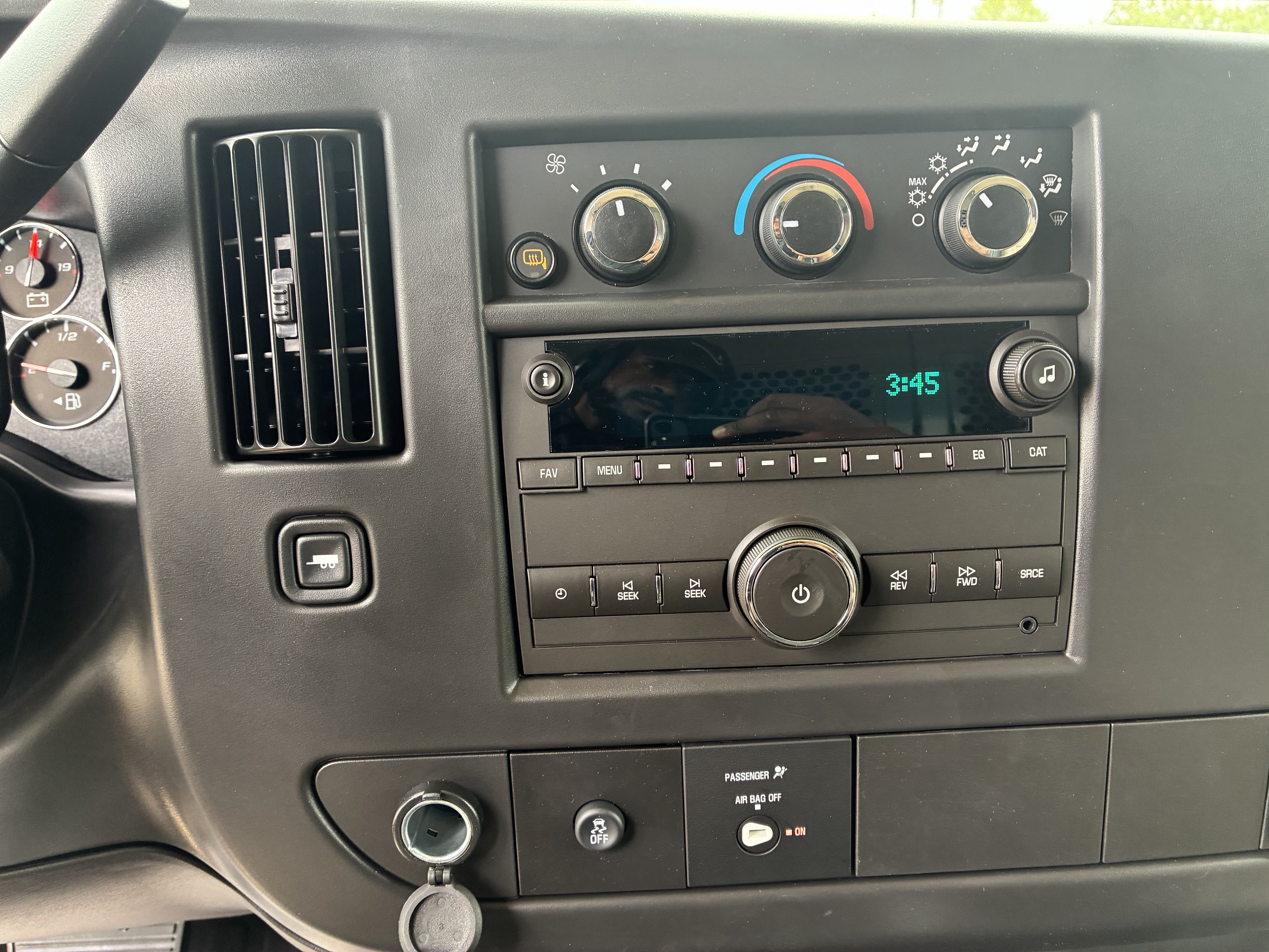 New 2026 Chevrolet Express 2500 w/ Driver Convenience Package RWD image 32