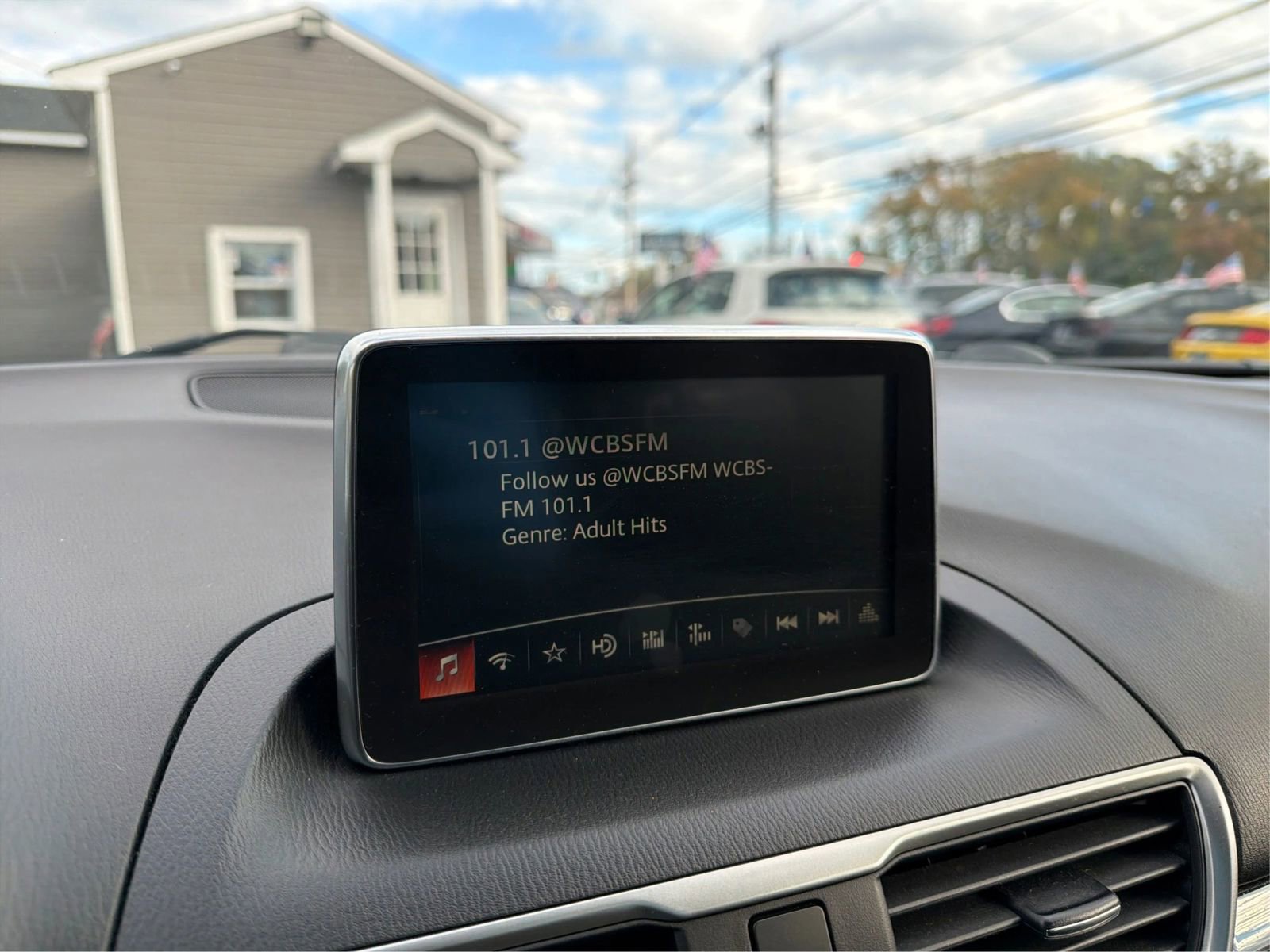 Used 2015 MAZDA MAZDA3 i Touring image 18