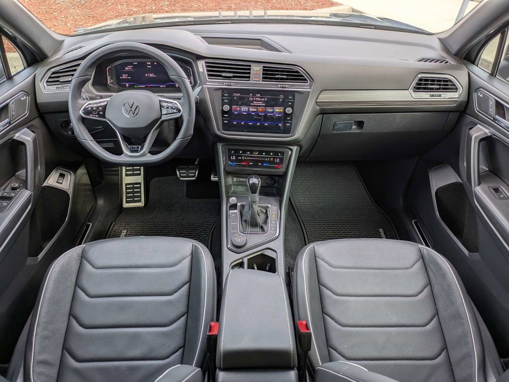 Certified 2023 Volkswagen Tiguan SEL R-Line image 18