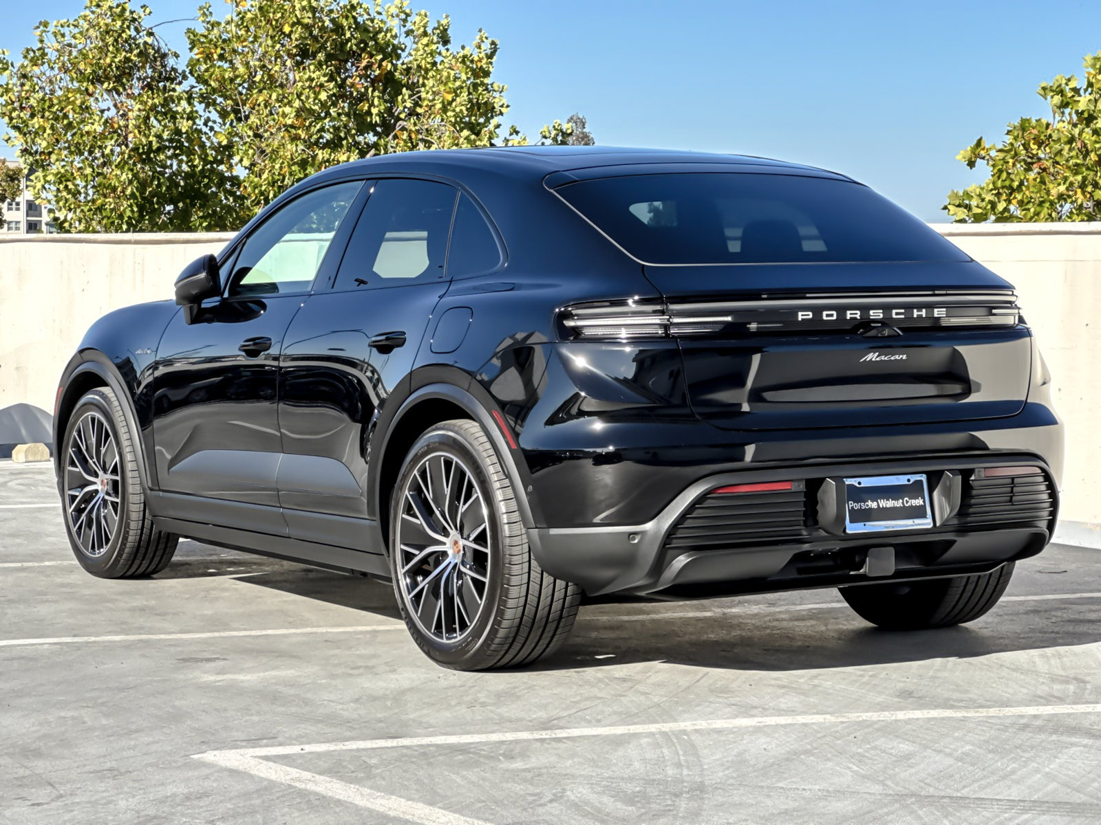 Used 2025 Porsche Macan Electric RWD image 4