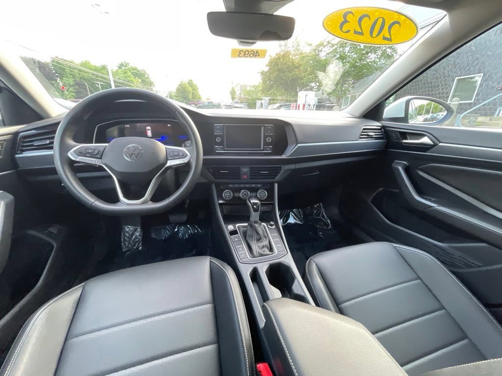 Used 2023 Volkswagen Jetta SE FWD image 11