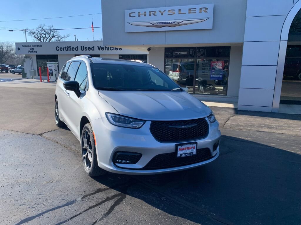 New 2026 Chrysler Pacifica Limited w/ S Appearance Package image 3