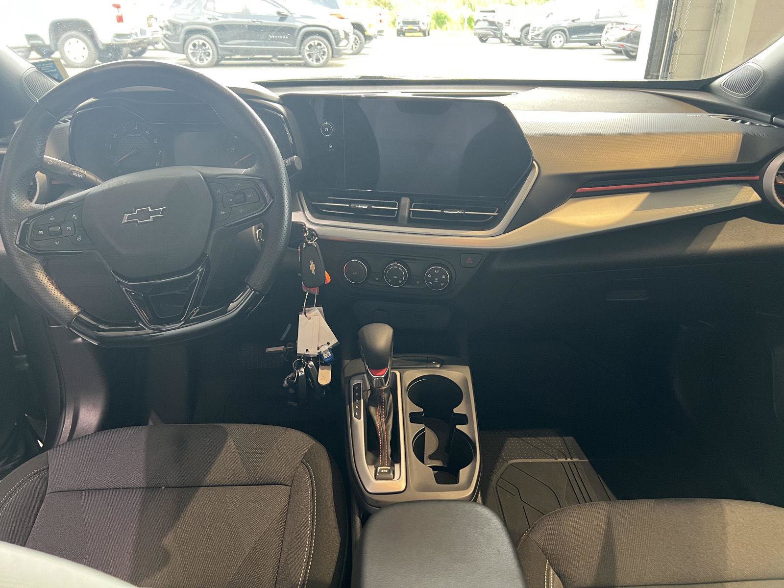 Used 2025 Chevrolet Trax RS w/ Driver Confidence Package FWD image 12