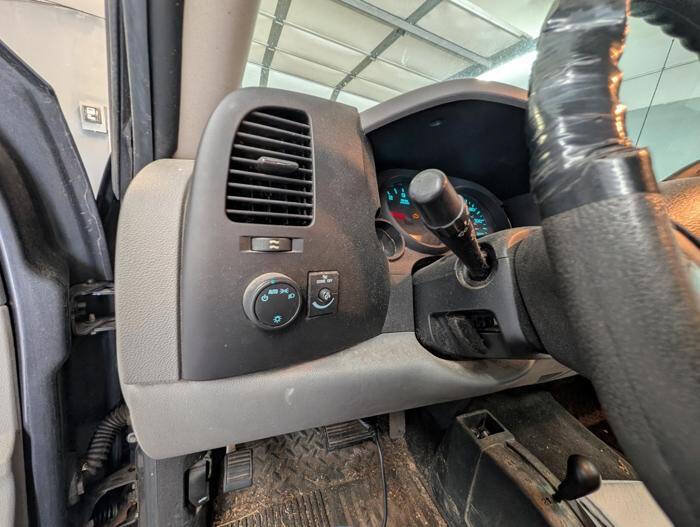 Used 2011 Chevrolet Silverado 1500 W/T w/ LS Package AWD/4WD image 34