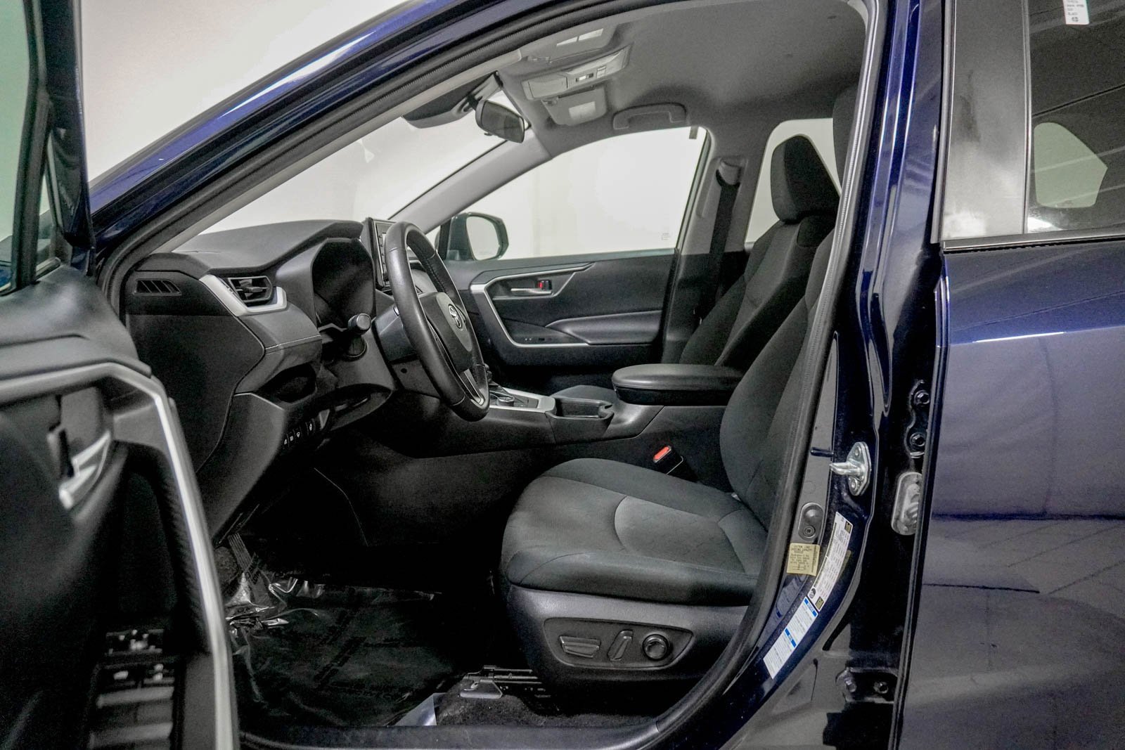 Used 2021 Toyota RAV4 XLE w/ XLE Grade Weather Package image 19