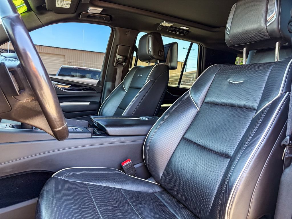 Certified 2023 Cadillac Escalade Sport w/ LPO, ONYX Package AWD/4WD image 31