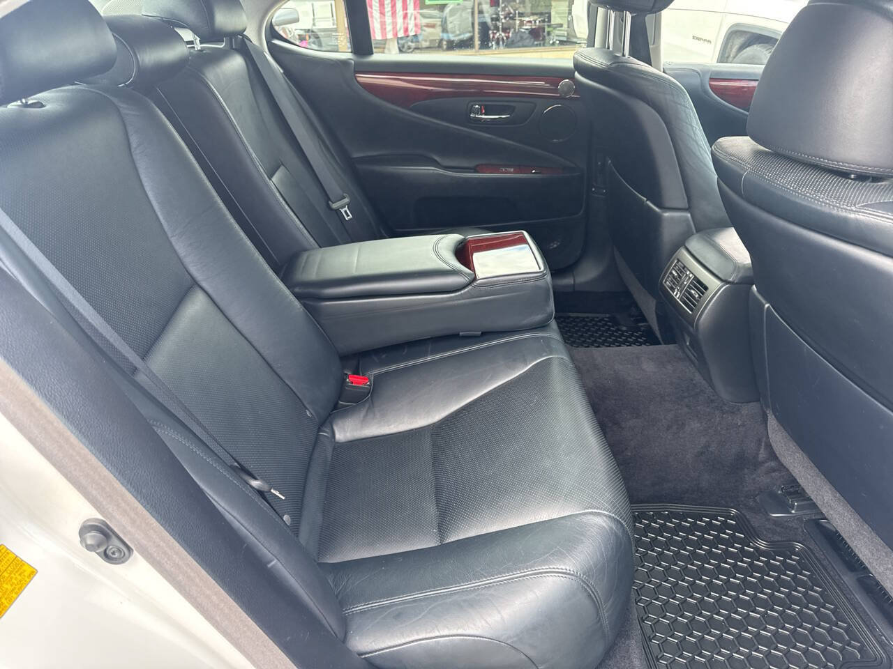 Used 2011 Lexus LS 460 w/ Luxury Value Edition RWD image 16